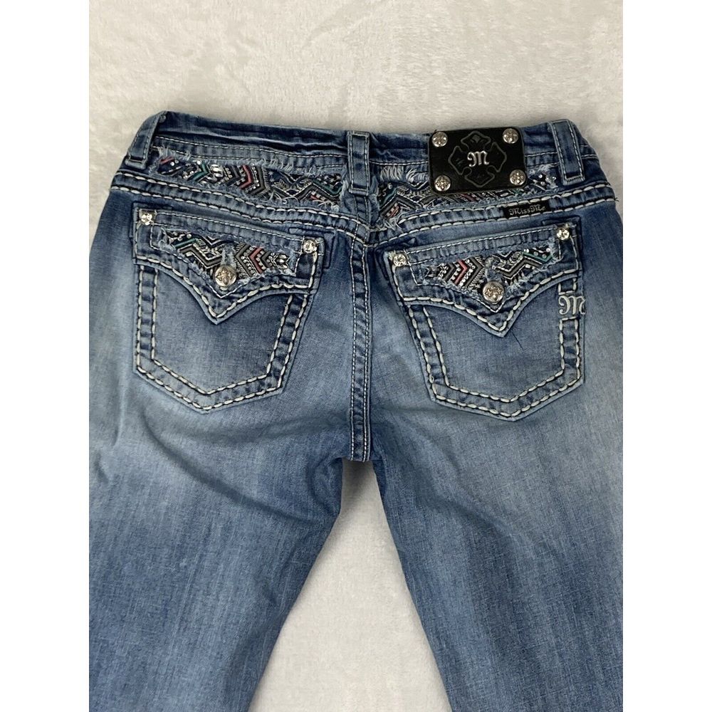 Miss Me Mid Rise Easy Cropped Jeans Women's Raw hem Medium Wash Blue Size 29 - Picture 13 of 16